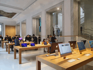 Apple Via del Corso