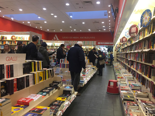 Mondadori Bookstore