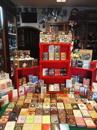 Tra Palco e Realtà magic shop Roma